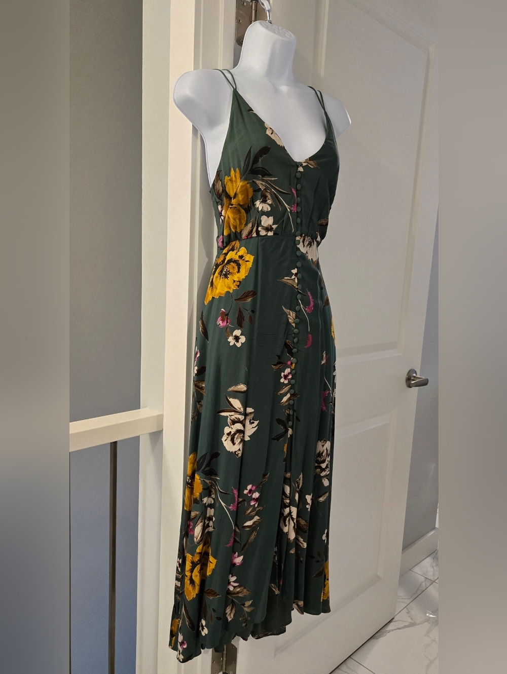 Urban Outfitters Lady Lava Green Floral Covered Button-Down Midi
Dress Size 0 - Picture 7 of 14